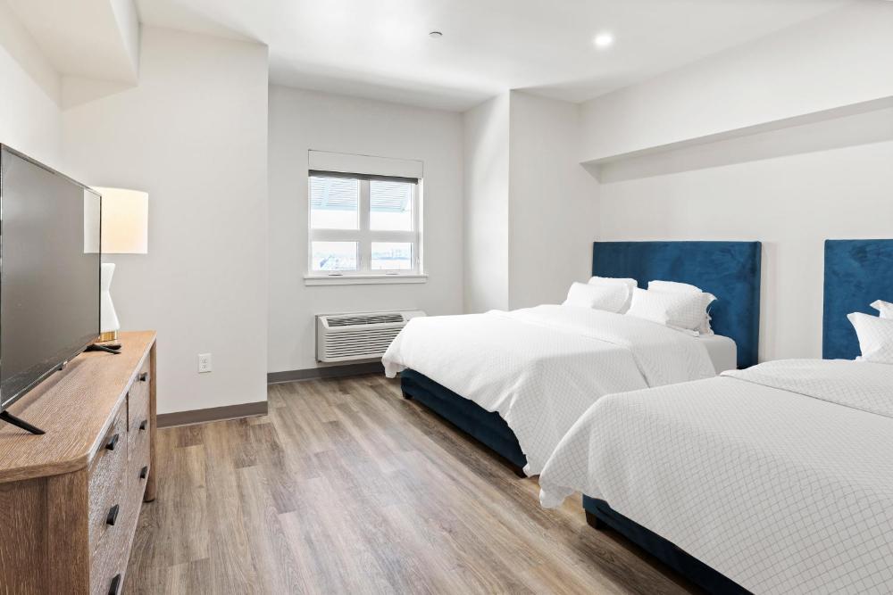 Deluxe Queen Suite interior